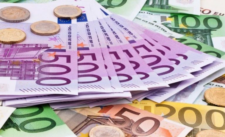 Forcohen valutat në tregun vendas, Euro ndal rënien, ja me sa lekë u këmbye sot