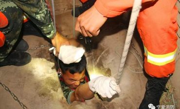 Fëmijët bien në gropën septike prej 9 metrash, zjarrfikësi realizon të pazakontën