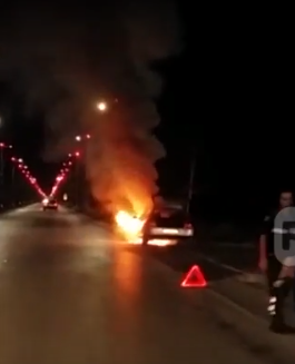 RINAS/ Përfshihet nga FLAKËT “Golf”-i në lëvizje. Makinat.. (VIDEO)