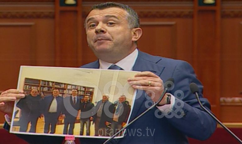 SUPER-DOSJA “3.4 MILIONË EURO”/ Balla nxjerr FOTON: Ja ku është Lulzim Basha me vëllain e …