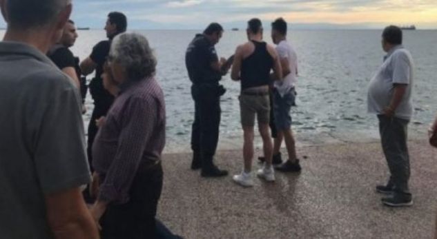 Parada Gay në Selanik/ Sulmohen pjesëmarrësit, i hedhin në det