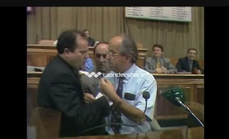 Në 1997 qëlloi mbi Azem Hajdarin/ Gafurr Mazreku shpallet “Qytetar Nderi” me motivacionin…