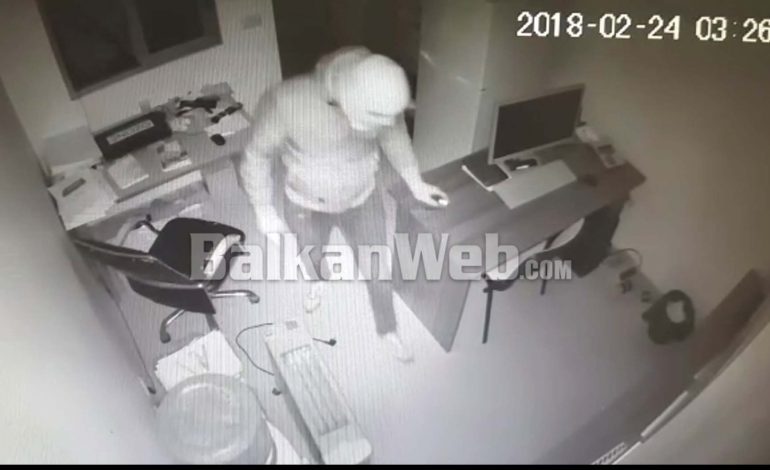 GJUETARËT E KASAFORTAVE/ Publikohen VIDEOT e dy grabitjeve në Tiranë, çfarë i tradhtoi “SKIFTERËT” e…