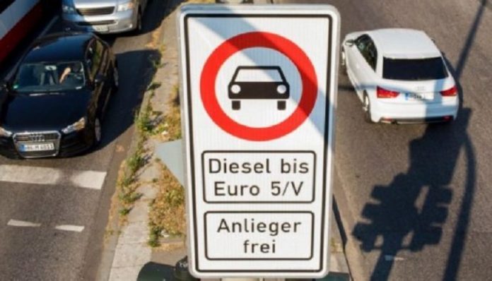Hamburgu pritet të jetë qyteti i parë që nuk lejon makinat me naftë