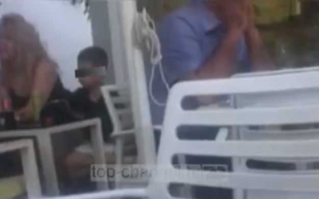 NDODH NË TIRANË/ I mituri PI cigare në prani të të rriturve në lokal, ata… (VIDEO)