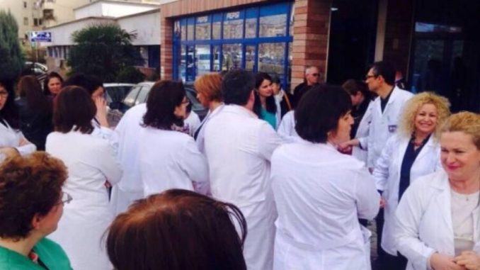 LIGJI I ARSIMIT TË LARTË/ 4000 infermierëve NUK IU njihet diploma. Premtohet zgjidhje brenda…