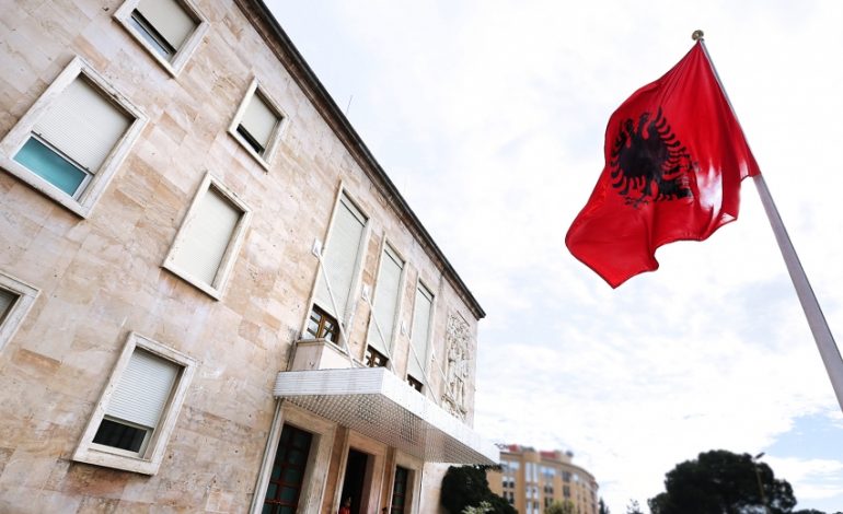 KAMP PËR TERRORISTËT E ISIS NË SHQIPËRI? Reagon Kryeministria: Si qëndron e vërteta…