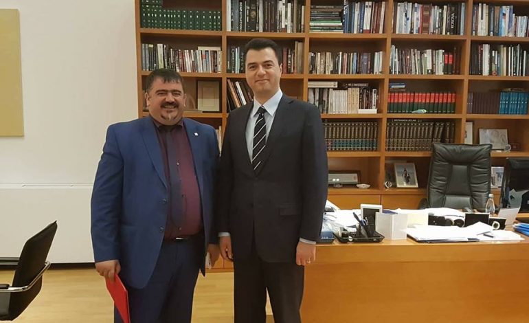 “Kaubojsi” denoncon në “Fiks Fare”: Lulzim Basha më KËRCËNON në Instagram…
