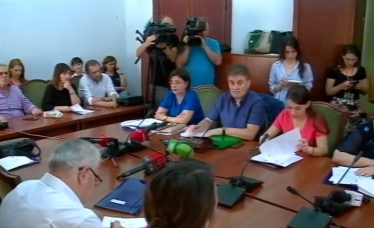 Shembja e Teatri/ Kumbaro mungon te komisioni i Medias. Vokshi: Grusht shteti institucional, ju lajmëroj se javën tjetër…