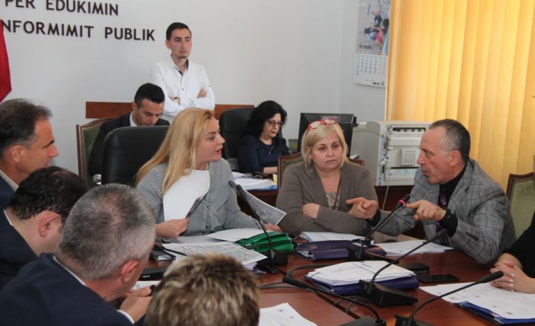 Sherr te Komisioni i Medias/ Vokshi: Të nxjerr jashtë se je i paftuar. Veliaj: Ke pasion aktoren, dështove