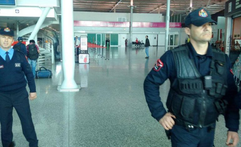 Emigranti SHQIPTAR kthehet nga Anglia/ Sapo zbret në Rinas kupton se…