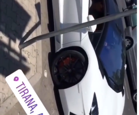 NDODH NË TIRANË/ Pasaniku po xhironte gomat e LAMBOS. Burri çohet nga lokali dhe i thotë… (VIDEO)