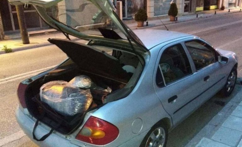 51 KG KANABIS/ Kapet “MAT” 38 vjeçari shqiptar. Policia i kontrollon MAKINËN dhe…