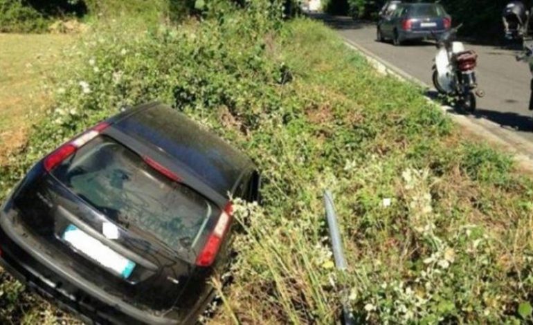 AKSIDENT I RËNDË NË BERAT/ Makina del nga rruga, 40 vjeçari në gjende të rëndë