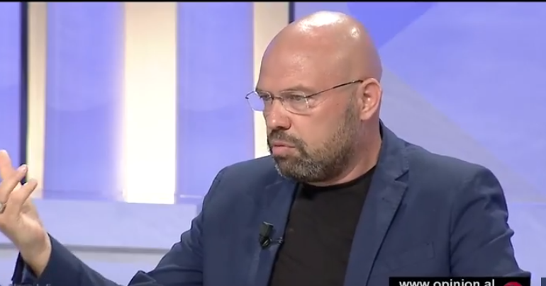 “Vetëm Erdogani ka bërë një gjë të tillë”, Manjani reagon për pr/ligjin e Teatrit: Po bëhet tani për të mbuluar…