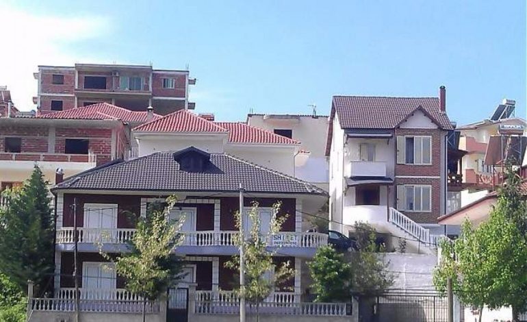 Ke vendosur të blesh shtëpi? Si të leverdis më mirë kredia, në euro, apo në lekë