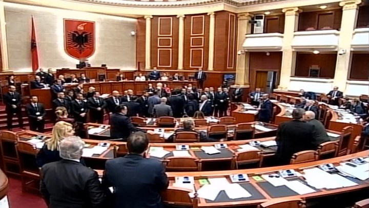 Seanca e sotme parlamentare nis ndryshe, deputetët dhurojnë gjak për talasemikët, më pas…