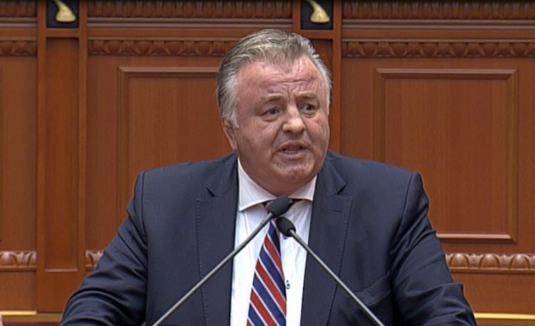 Deputeti socialist Paulin Sterkaj “ia hedh” goditjes në tru. Kampioni del nga spitali dhe ngrihet në këmbë