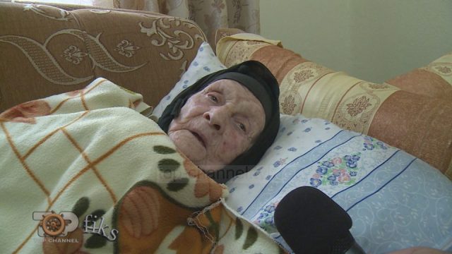E RRALLË/ 112-vjeçarja e sëmurë me pension qesharak : Më shtoni pensionin të bëj…