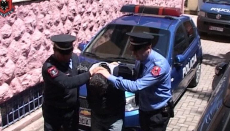 PLAGOSJE ME THIKË NË TIRANË/ 45 vjeçari KAPET pasi goditi…