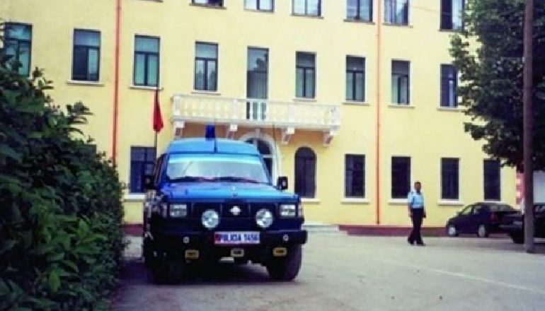 HAJDUTËT QË BËNIN KËRDINË NË SHKODËR/ Thyen dyer e dritare të banesës. Kishin…