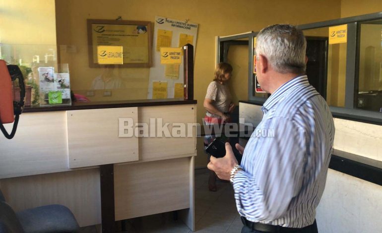 THYEN QEPENIN DHE HYNË NË POSTË/ Grabitësit në Durrës morën 3 kasafortat BOSHE por… (DETAJET)