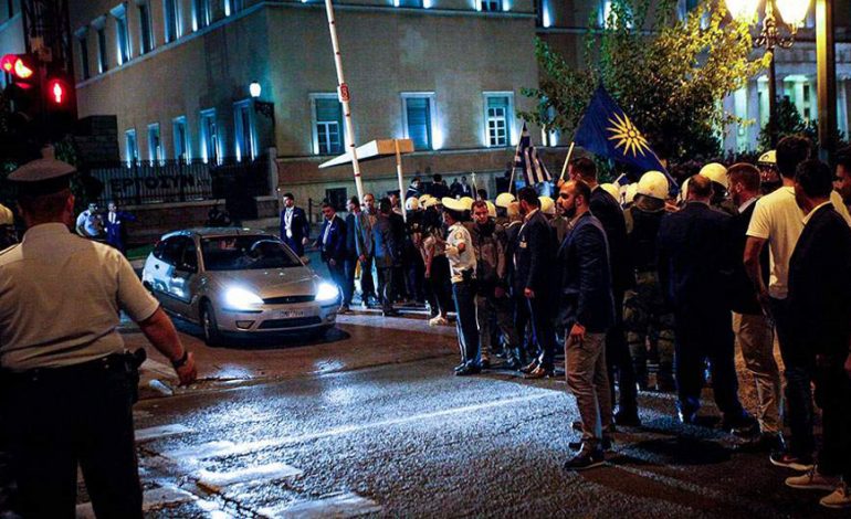 Emri kalon mes dhunës! Parlamenti grek ratifikon marrëveshjen
