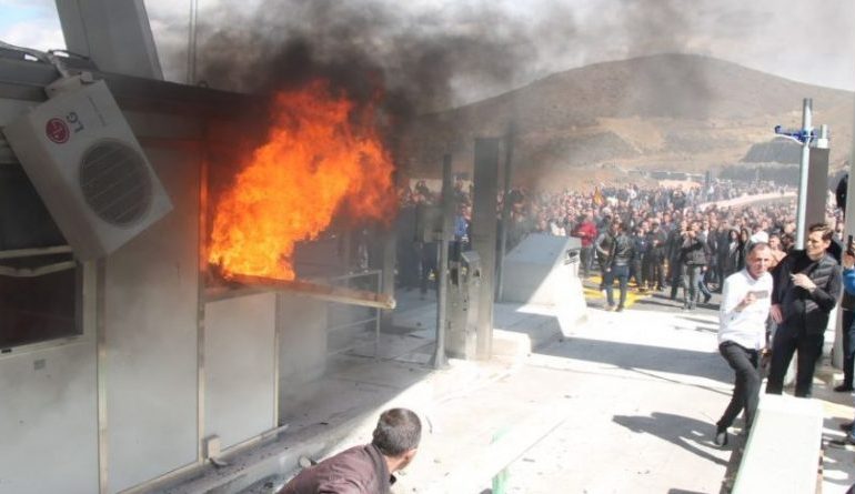 Protestuan për TARIFËN e “Rrugës së Kombit”/ Lirohen TRE KUKSIANËT e fundit