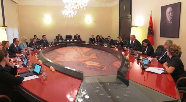 Pasuria e ministrave të qeverisë “Rama 2”, nga jetesa me rrogën mujore, tek 14 llogari bankare
