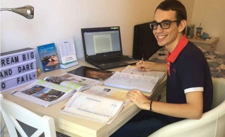 Njihuni me Robertin, djalin shkodran që po “ÇMEND” italianët: SUPERGJENIU që i ka të… (FOTO)