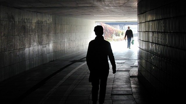 RRËMBEHET GAZETARJA E “RTSH” NË PRISHTINË/ I gjejnë kartën e identitetit në makinën e…