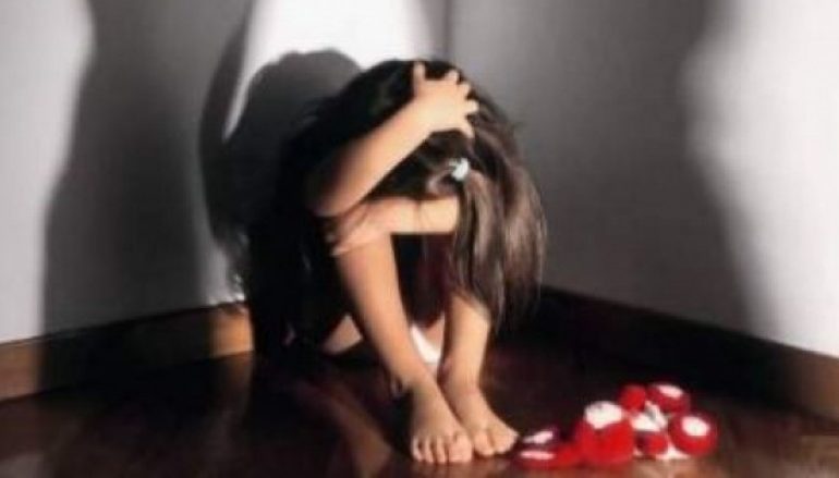 Abuzoi me të miturën/ Drejtori i Zyrës Arsimore Tepelenë: Shokuese, mësuesi do përjashtohet nga sistemi