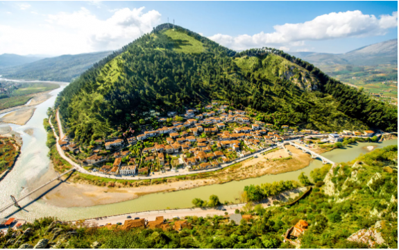”Telegraph”: Shqipëria, koha për ta vendosur vendin antik në listën e vendeve të preferuara