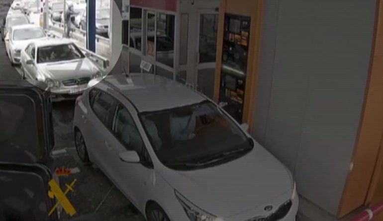 Mbi 40 grabitje dhe të specializuar për të përdorur armë, “Babe Bands” drejtohej nga një femër