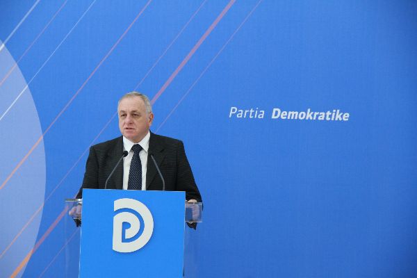 Deputeti Tritan Shehu ironizon Ramën me deklaratën “Shumë spitale”: Në raport me Europën ne kemi…