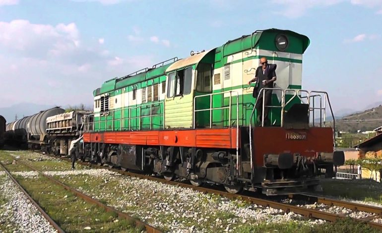 AKSIDENT NE RROGOZHINE/ Treni përplas për vdekje këmbësorin. Ishte duke kaluar shinat…