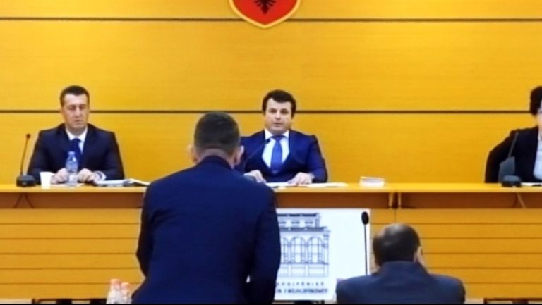 VETTINGU/ Gentian Trenova “ngel” te testi i pasurisë. Belgu i ONM: Prano njërën nga dy të këqijat…