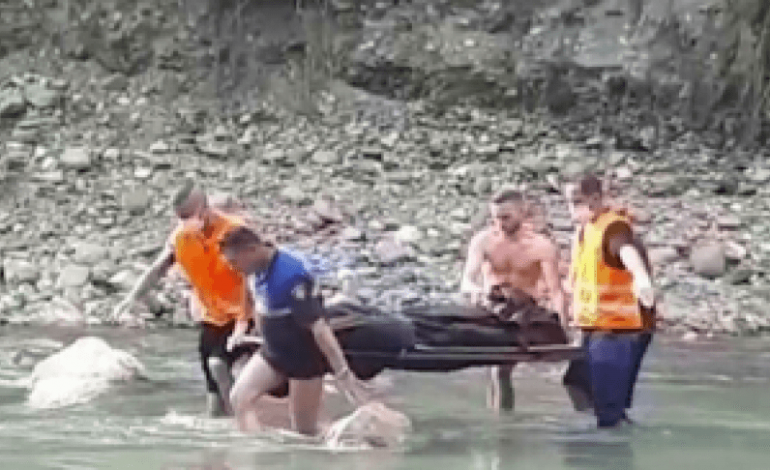 U RRËZUA NË “SHPELLËN E PËLLUMBASIT”/ Dalin pamjet: Si u nxor trupi i 20 vjeçarit…