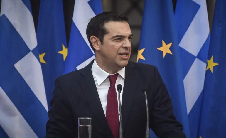 “Për HERË TË PARË me KRAVATË”/ Ja si duket kryeministri grek (FOTO)