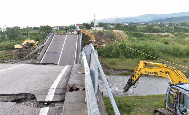 Nis rindërtimi i Urës së Drojës, u shkatërrua nga përmbytjet