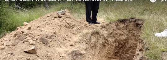 NDODH EDHE KJO! Shqiptarët masakrojnë varret, i hapin për të kërkuar thesare… (VIDEO)