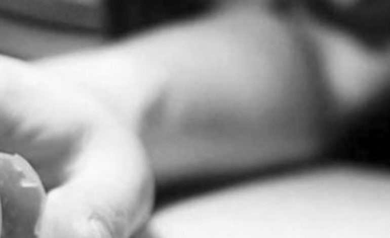 FAMILJARËT E ÇOJNË NË GJENDJE TË RËNDË NË SPITAL/ Vdes 53-vjeçari nga Kamza, dyshohet se…
