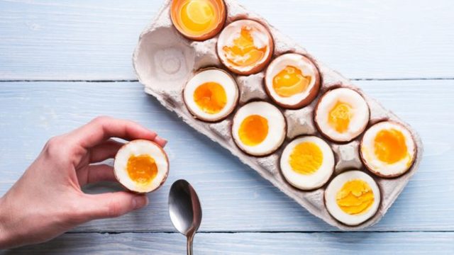 Si të zëvendësoni suplementet proteinike me vezë