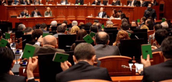 E TRISHTË/ Ndërron jetë diplomati shqiptar: Me dhimbje të madhe e ndava këtë lajm…