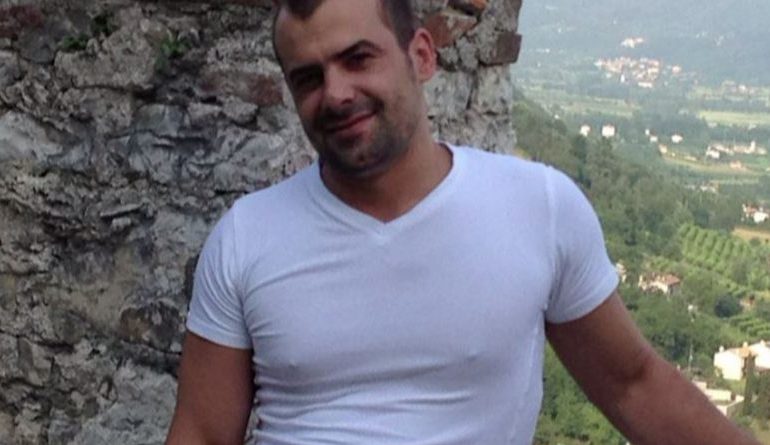 U prangos se PËRNDIQTE ish të dashurën, mekaniku del nga burgu dhe sërish i shkon… (VIDEO)