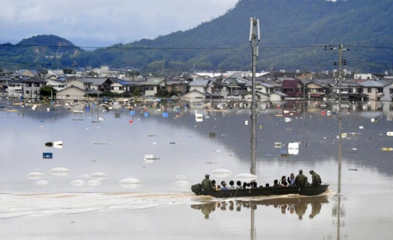 Reshjet përmbytin Japoninë, 12 të vdekur dhe mbi 54 të zhdukur