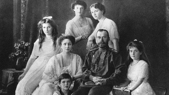 100 vjet nga ekzekutimi i Romanovëve. Konfirmohen eshtrat e familjes së Car Nikollës (FOTO)