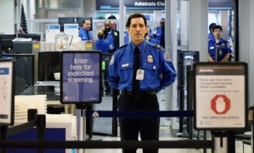 GJURMIN I FSHEHTË/ Policët e aeroportëve ndjekin fshehurazi pasagjerët amerikanë
