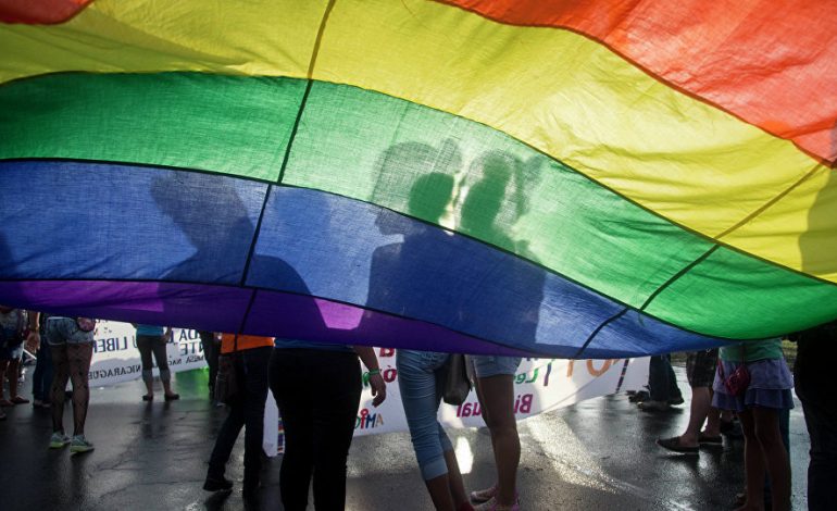 EFEKTI I PROTESTAVE/ Pas të drejtës së pronës private, tani do lejohen dhe martesat gay
