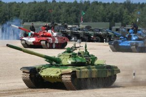 Beogradi sfidon SHBA: Shkon me TANKE në manovrat ruse së bashku me armiqtë e Perëndimit